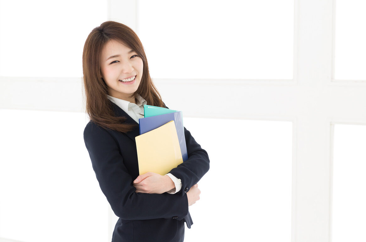 派遣でも社会保険に入れるの？加入条件や手続きについてくわしく解説！