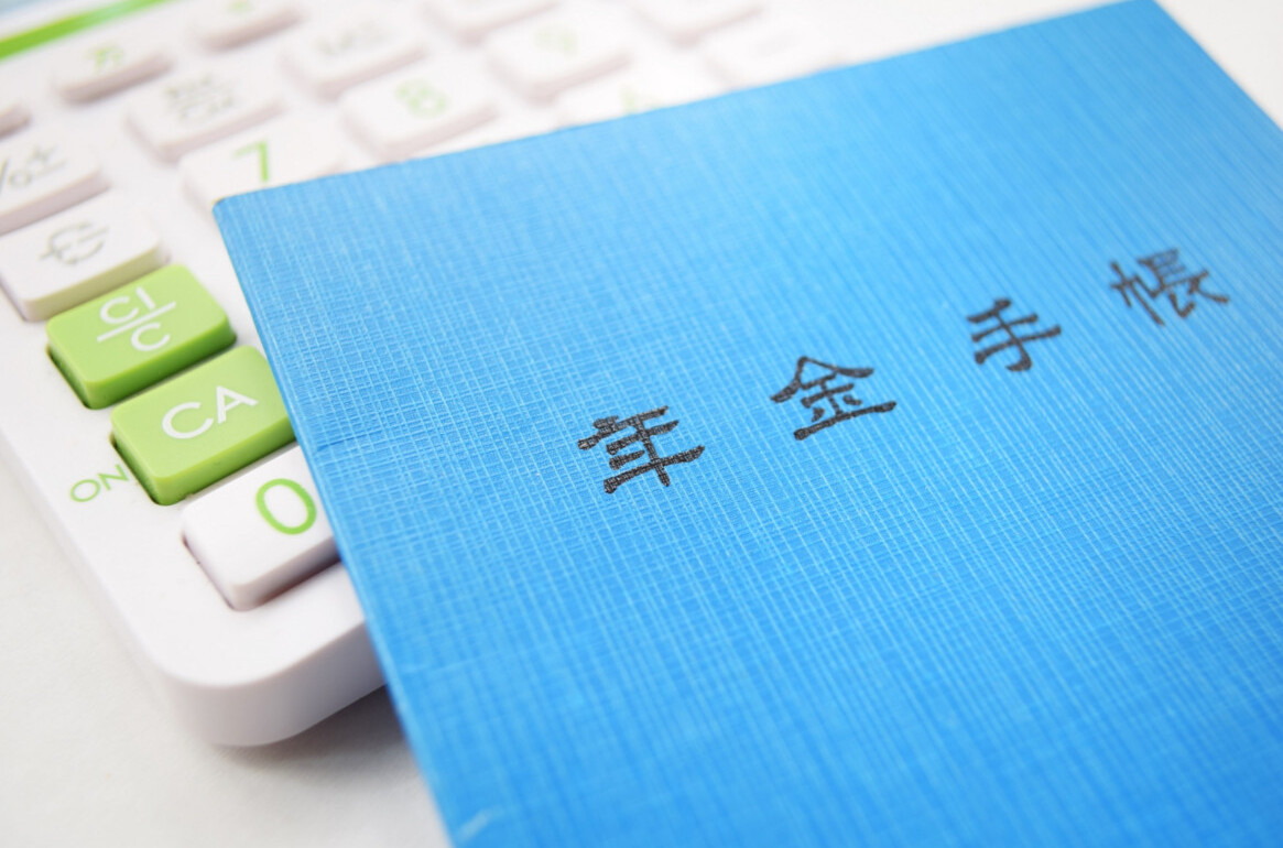 離婚したら年金・保険はどうなる？手続きの方法や注意点は？