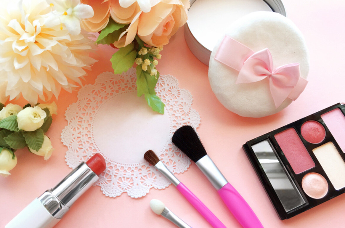 化粧品販売員の仕事内容は？長く続けるコツや平均時給など紹介