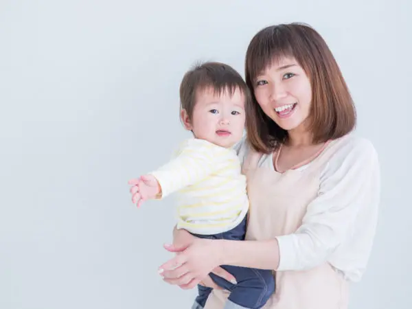 親子で家遊びを楽しもう！ 子どもの年代別に遊び方をご紹介【0歳～6歳 