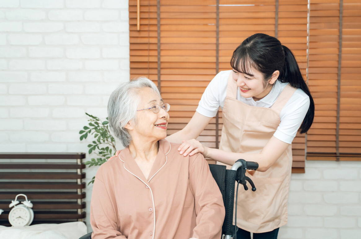 介護士になるには？無資格での働き方や資格取得の方法を解説