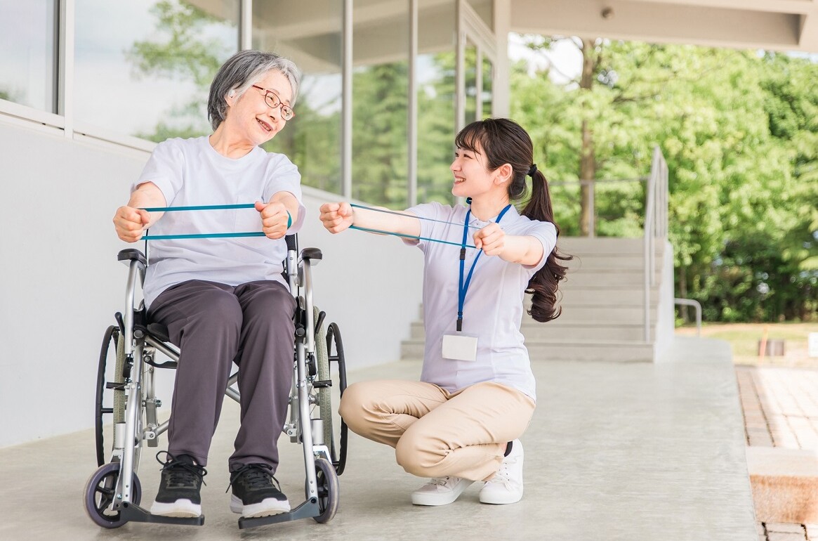 介護士（介護福祉士）の資格の取り方とは？取得の流れについて解説