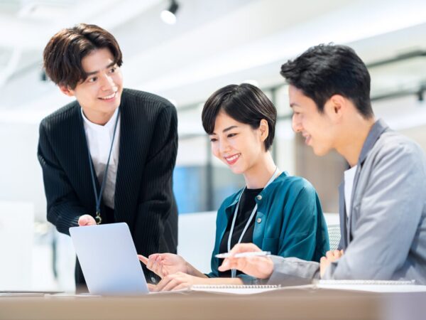 サムネ画像_3人のエンジニア