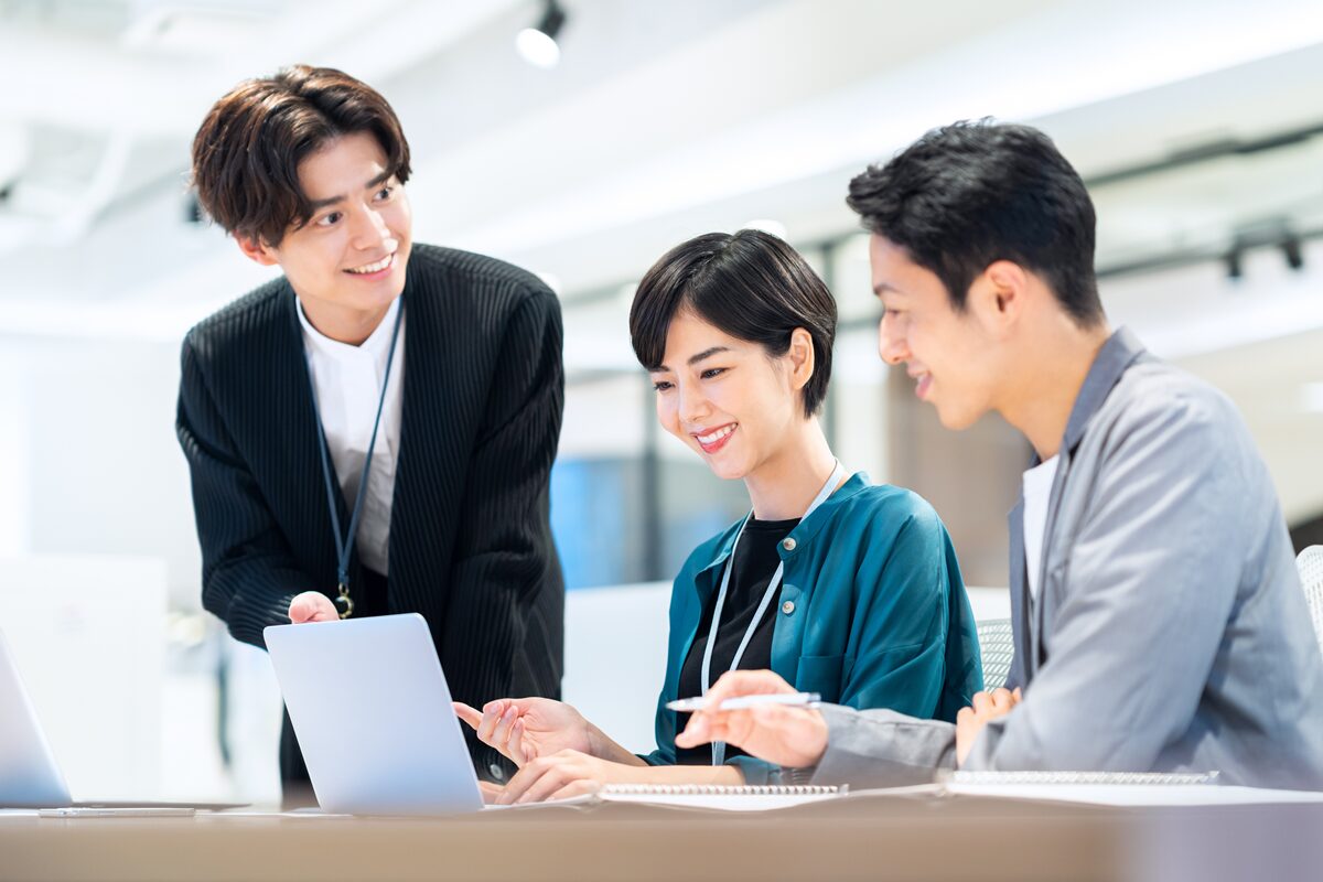 サムネ画像_3人のエンジニア