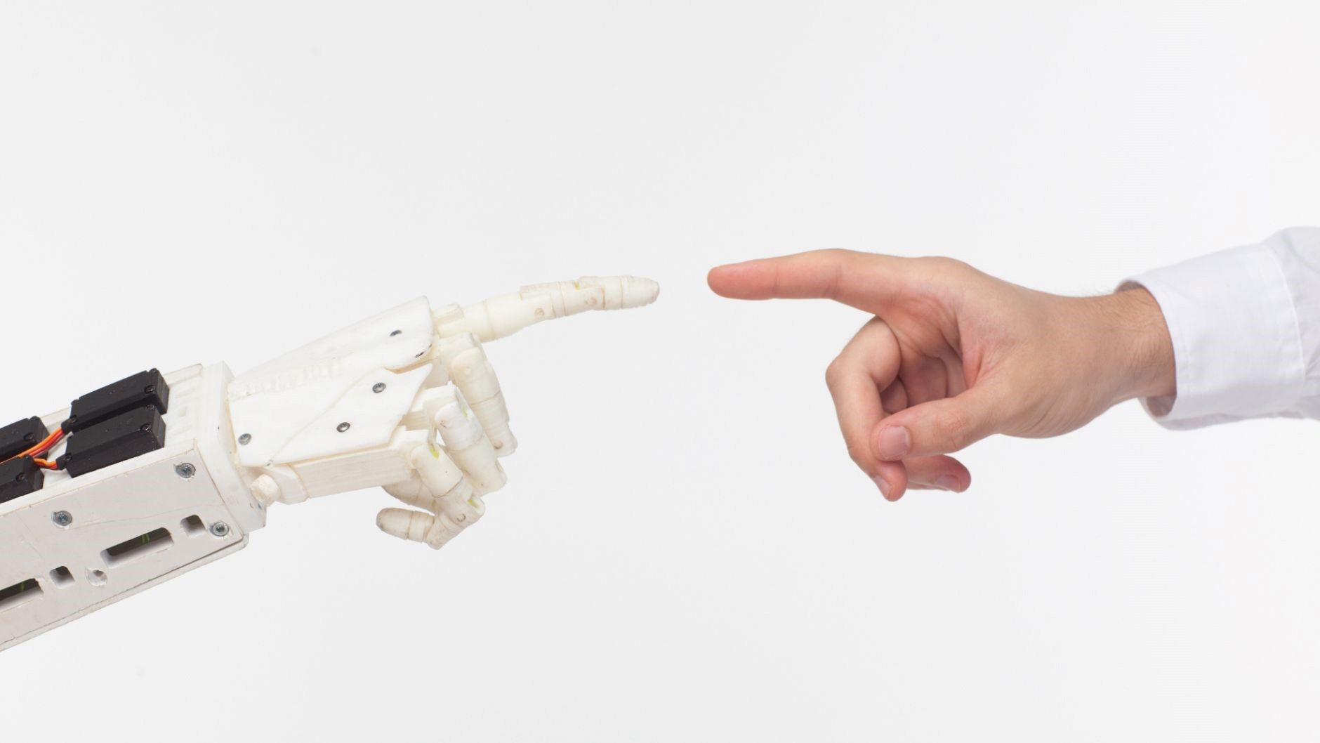 ロボットと人間の指