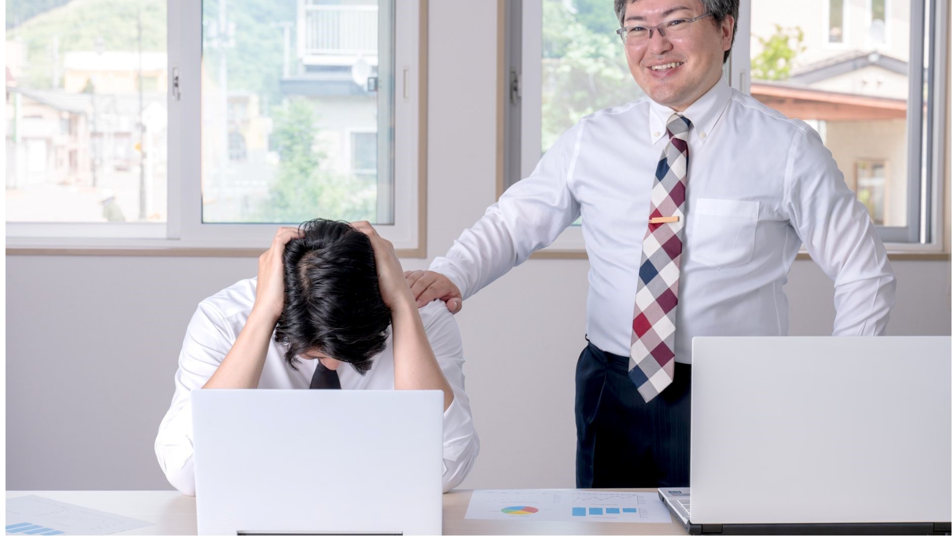 管理職の打診に悩む男性