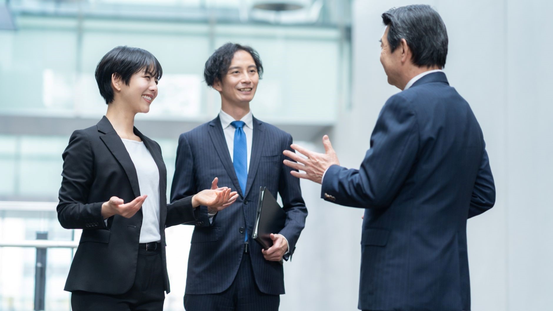 院内SEのキャリアについて話す男女3名