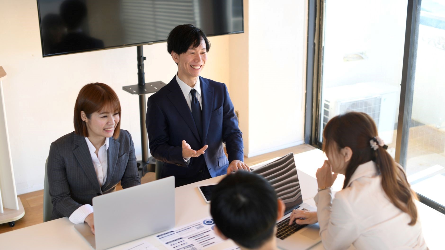 常駐先での会議の様子