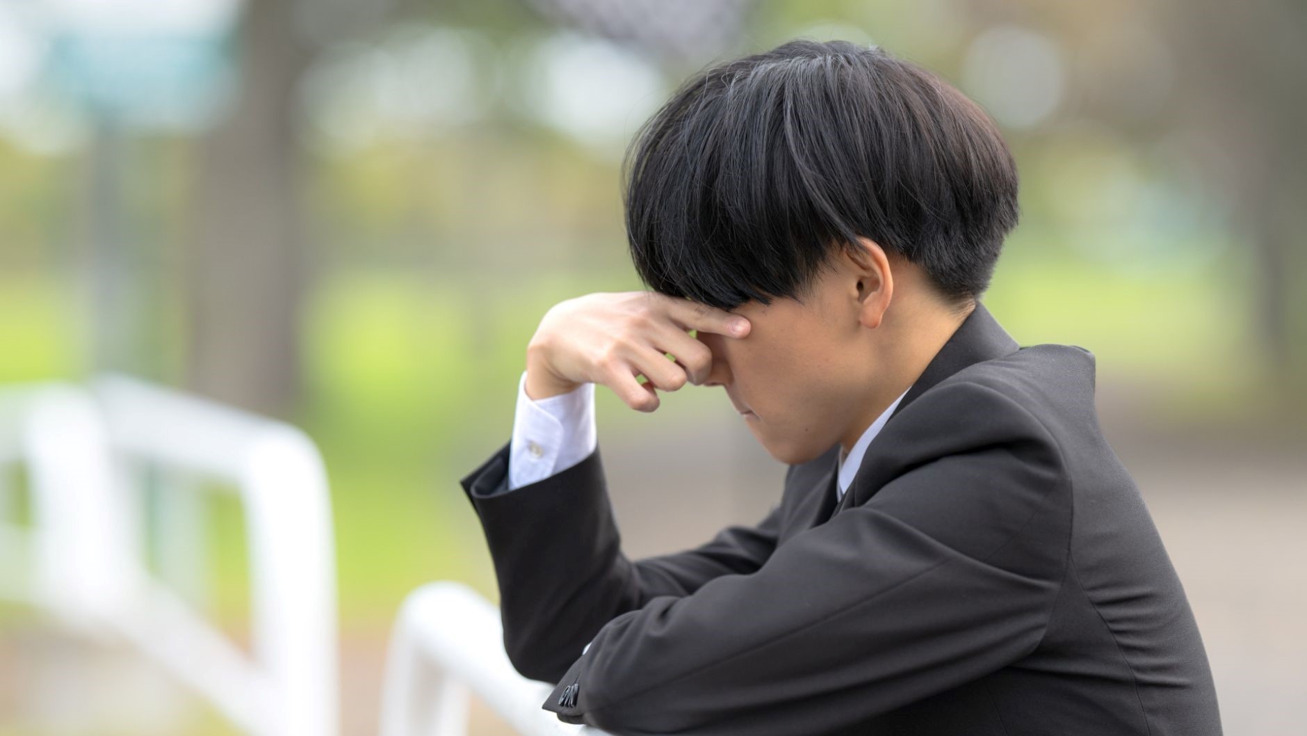 ネガティブな転職理由の伝え方に悩む男性