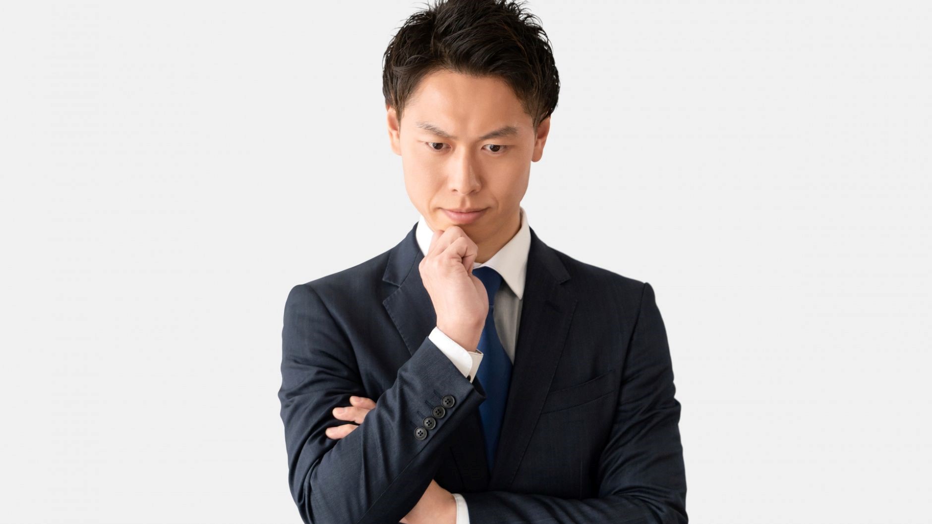 考える男性