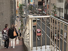 東京スター銀行様前の階段