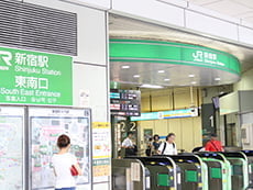 JR新宿駅改札東南口