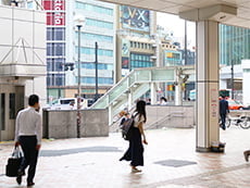 JR新宿駅改札東南口前