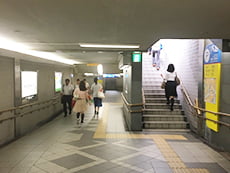 直進して頂き「H」の出口
