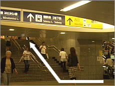横浜駅西口出口方面
